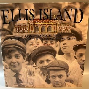 Ellis Island Gateway to‎ the American Dream Book